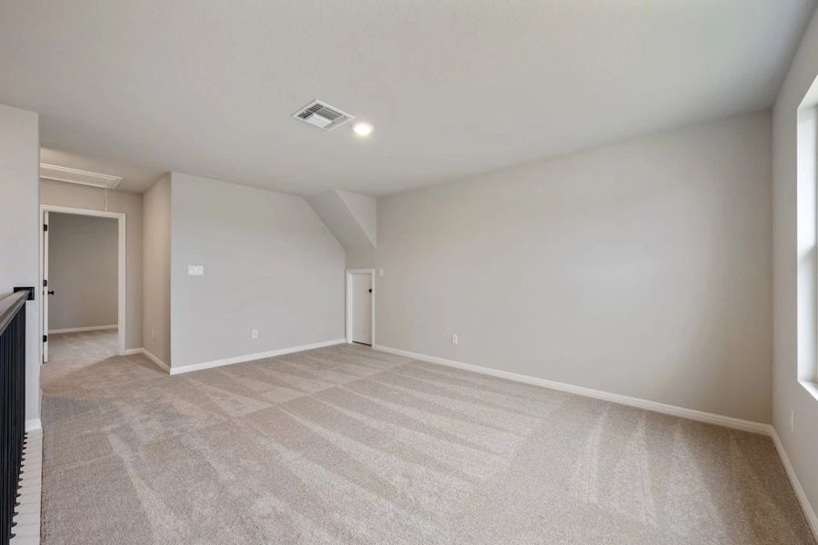 Spacious, unfurnished interior of a new home in Berry Creek Highlands, Georgetown (Image 41).