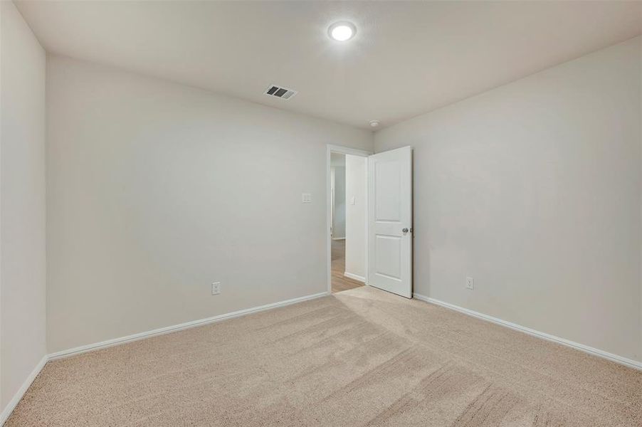 Spacious, unfurnished interior of a new home in ValleyBrooke, Mesquite (Image 26).