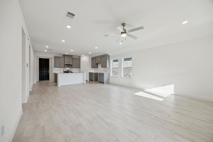 Spacious, unfurnished interior of a new home in Sicily, Princeton (Image 11).