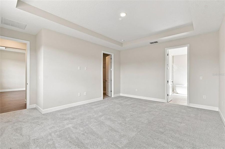 Spacious, unfurnished interior of a new home in Willow Run, Apopka (Image 26).