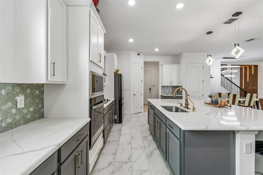 Furnished interior view inside a new home in , Orlando (Image 12).