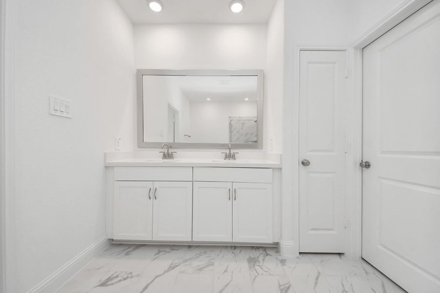 Furnished interior view inside a new home in , Missouri City (Image 14).