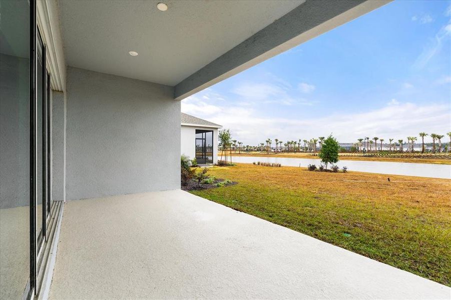 Exterior details and patio area of a home in , Kissimmee (Image 3).