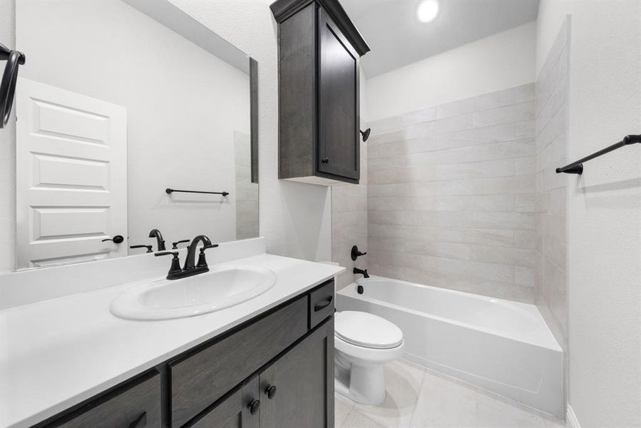 Furnished interior view inside a new home in , Waxahachie (Image 8).