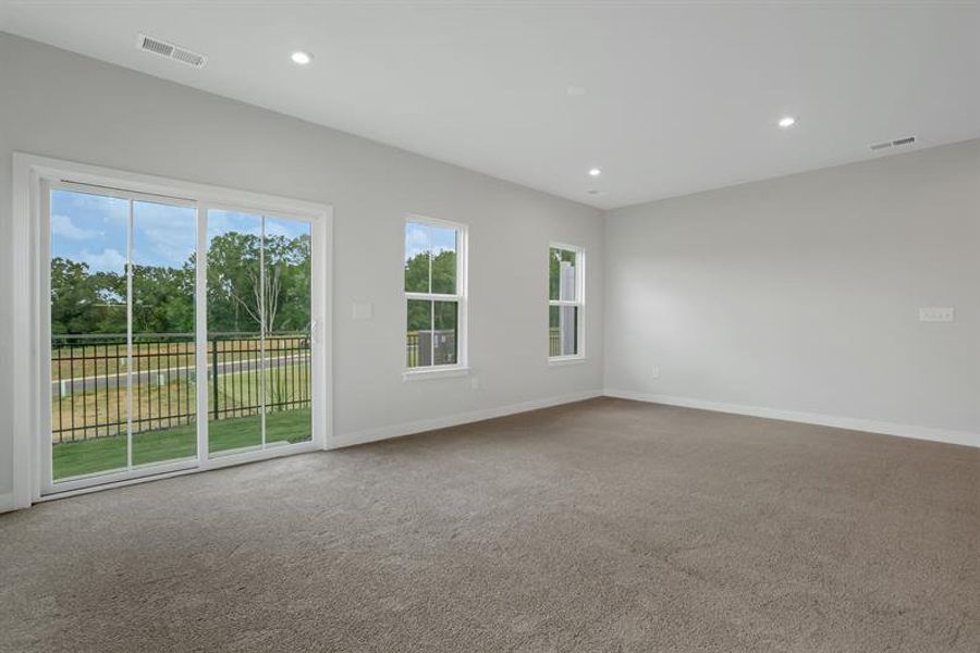 Spacious, unfurnished interior of a new home in Laurel Fields, Gainesville (Image 27).