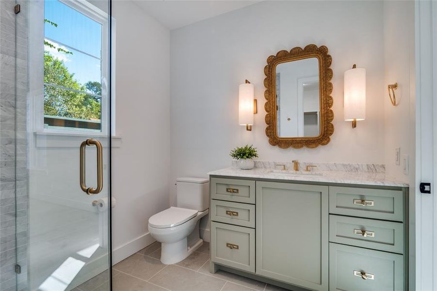 Furnished interior view inside a new home in , Dallas (Image 9).