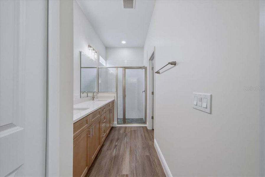 Furnished interior view inside a new home in , Orlando (Image 15).