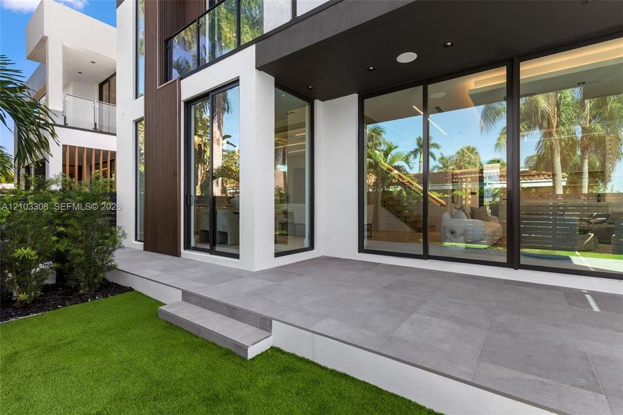 Exterior details and patio area of a home in , Fort Lauderdale (Image 25). Exterior details and patio area of a home in , Fort Lauderdale (Image 25).