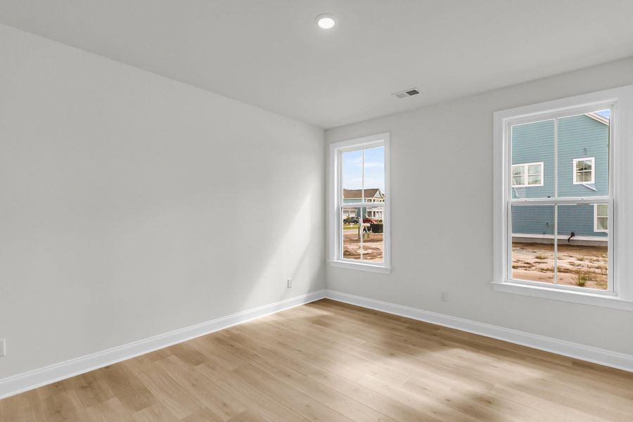 Spacious, unfurnished interior of a new home in Tidewater at Lakes of Cane Bay, Summerville (Image 26).