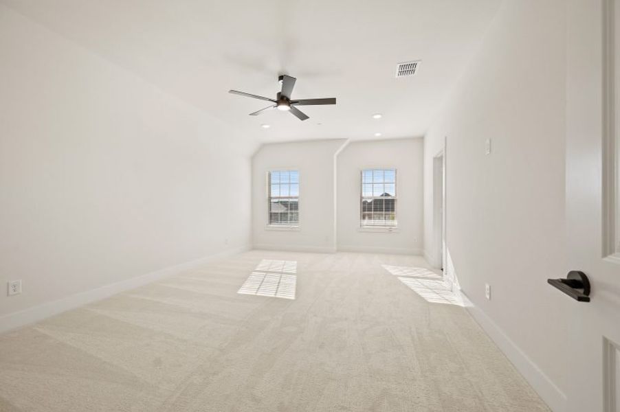 Spacious, unfurnished interior of a new home in Trinity Falls, McKinney (Image 29).