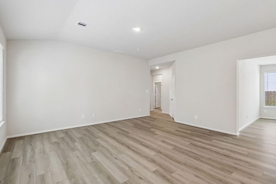 Spacious, unfurnished interior of a new home in Massey Oaks Village, Pearland (Image 20). Spacious, unfurnished interior of a new home in Massey Oaks Village, Pearland (Image 20).