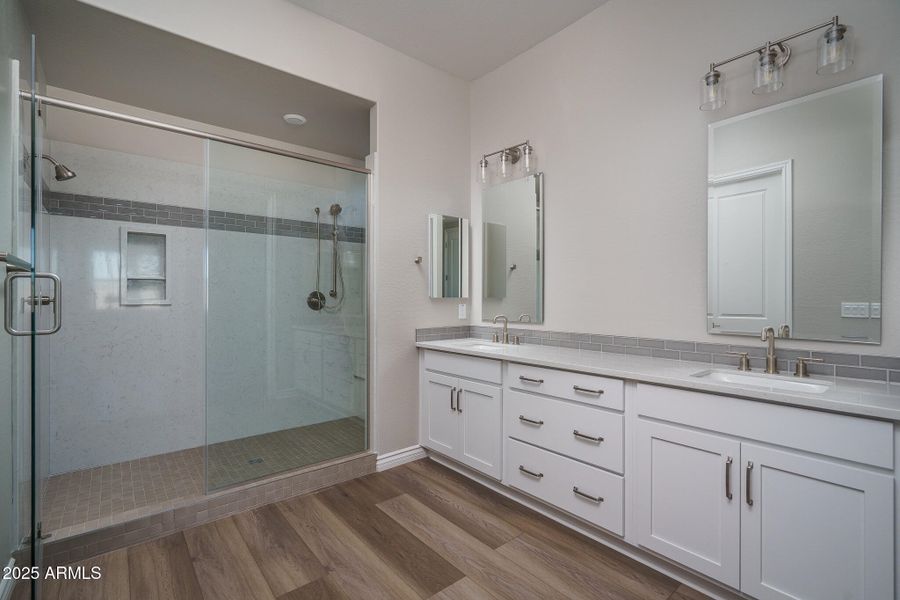 13) PRIMARY BATHROOM 13) PRIMARY BATHROOM