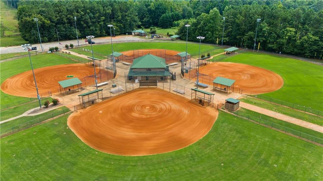 Community amenities in Aberdeen, Hoschton (Image 16).