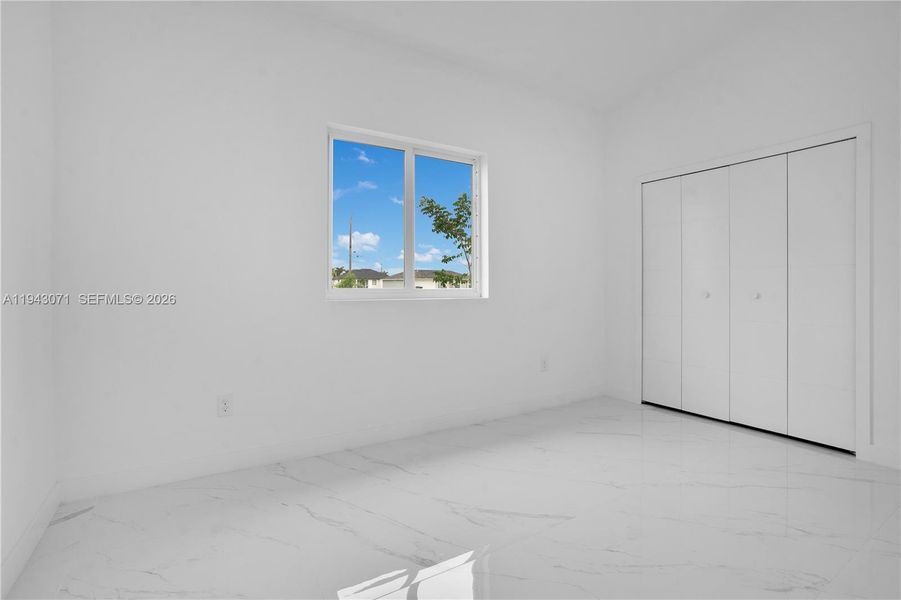 Spacious, unfurnished interior of a new home in , Cape Coral (Image 22).