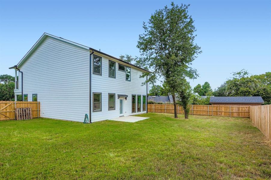 Exterior details and patio area of a home in , Kaufman (Image 1). Exterior details and patio area of a home in , Kaufman (Image 1).