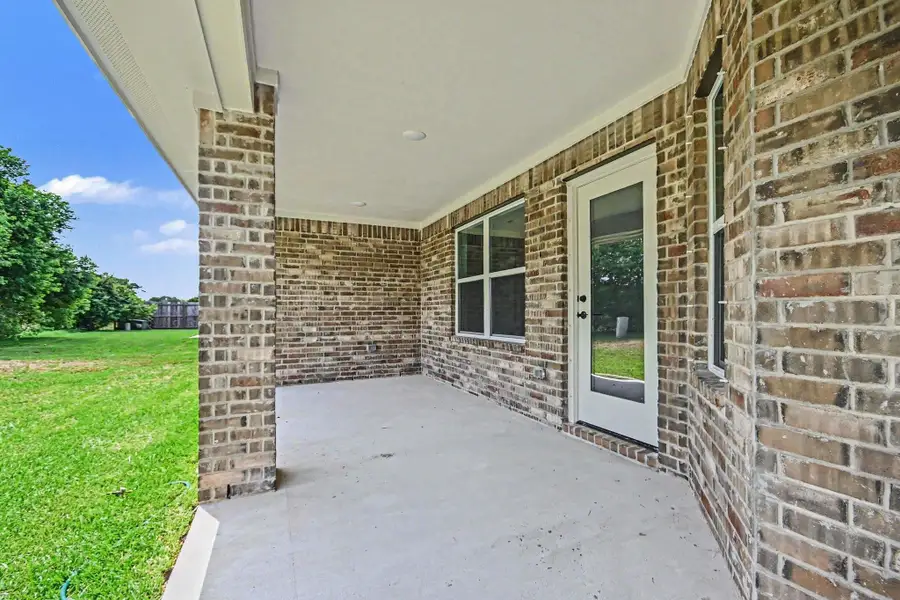 Exterior details and patio area of a home in , Angleton (Image 17).