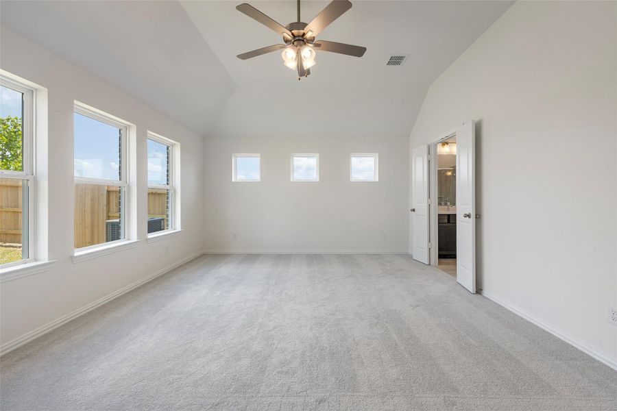 Spacious, unfurnished interior of a new home in River Ranch, Dayton (Image 20).