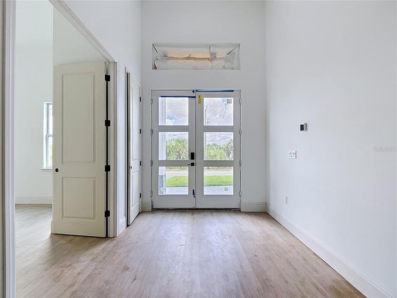 Spacious, unfurnished interior of a new home in , Port Charlotte (Image 13).