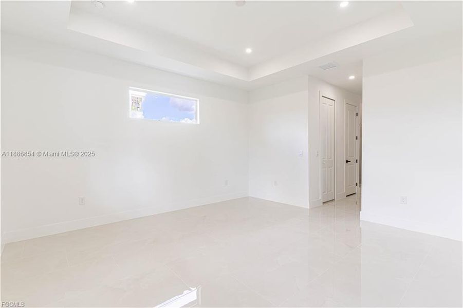 Spacious, unfurnished interior of a new home in , Lehigh Acres (Image 16).