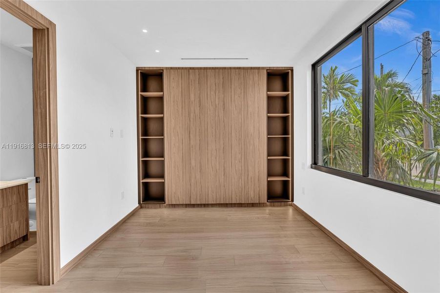 Spacious, unfurnished interior of a new home in , Miami (Image 51).