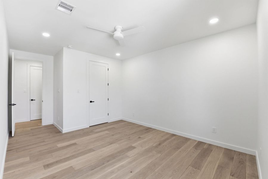 Spacious, unfurnished interior of a new home in , Houston (Image 37).