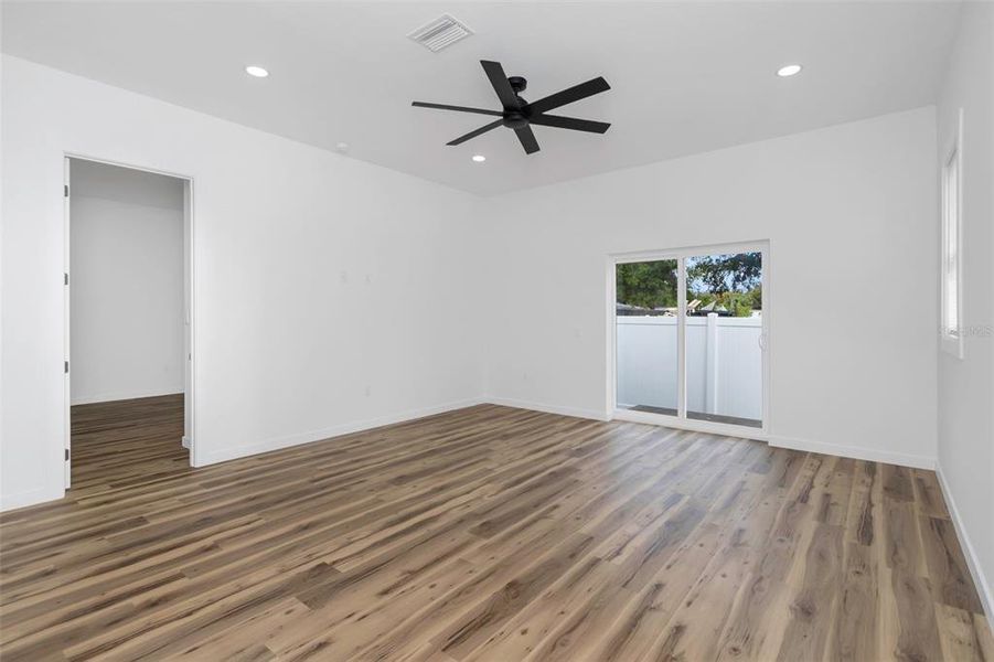 Spacious, unfurnished interior of a new home in , Clearwater (Image 29).