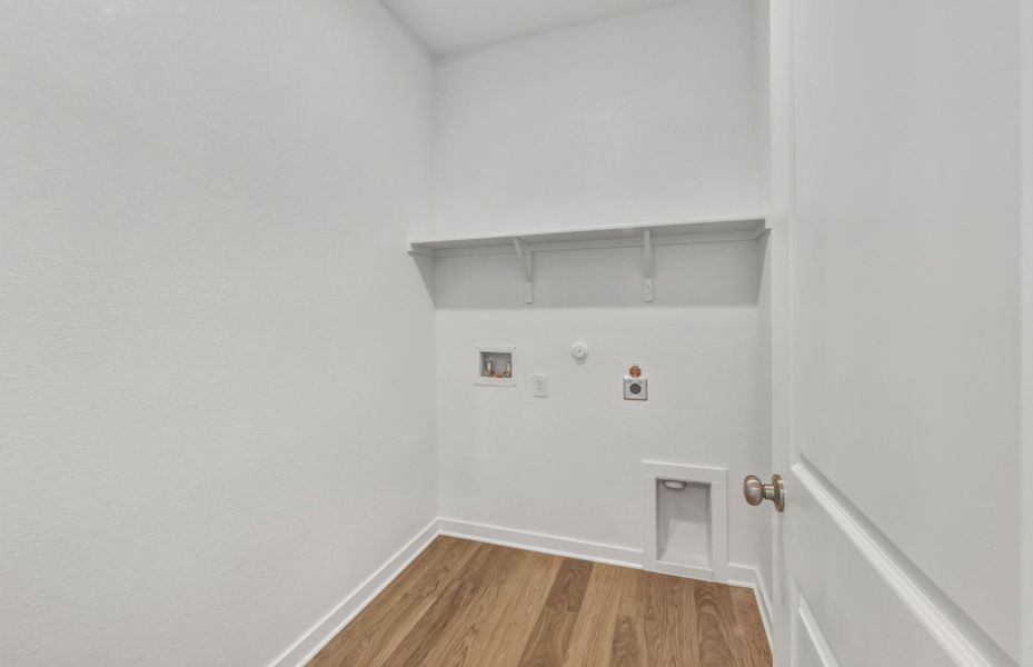 Spacious, unfurnished interior of a new home in Larson Crossing, Elgin (Image 34).