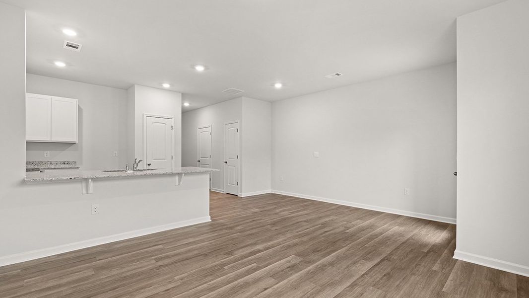 Spacious, unfurnished interior of a new home in Woodbury Park, South Fulton (Image 21).