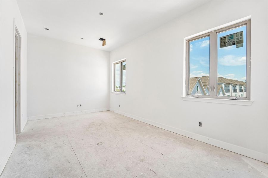 Spacious, unfurnished interior of a new home in , Houston (Image 15).