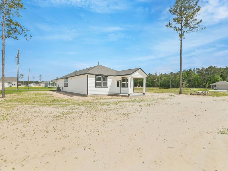 Exterior details and patio area of a home in Spring Branch Crossing, Conroe (Image 25).
