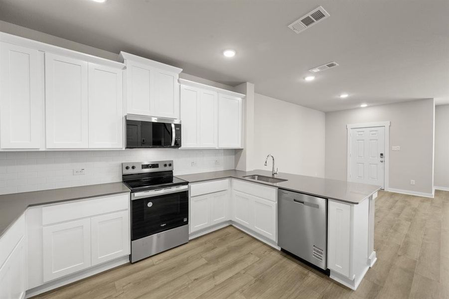 247 Wagon Spoke-Kitchen-3