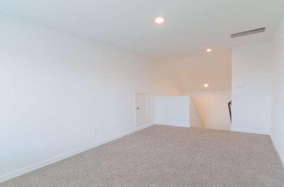 Spacious, unfurnished interior of a new home in Tamarron, Katy (Image 16).