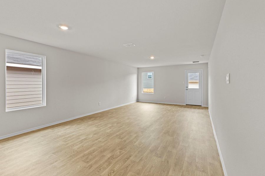 Spacious, unfurnished interior of a new home in Sunset Oaks, Maxwell (Image 17).