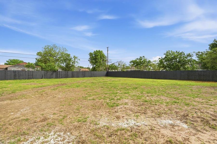 Exterior details and patio area of a home in , Mineral Wells (Image 3).