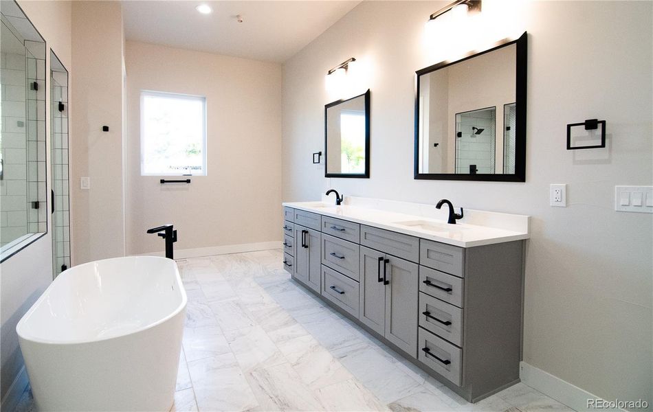 Furnished interior view inside a new home in , Lakewood (Image 5).