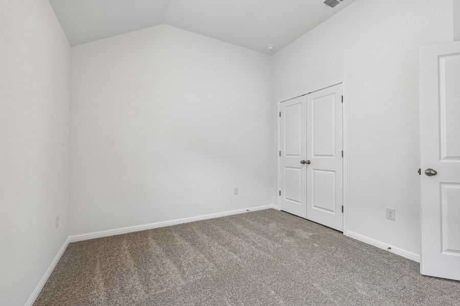 Spacious, unfurnished interior of a new home in Porter Country, Buda (Image 22).