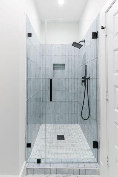 Alternate view of 3rd bedroom en-suite bath