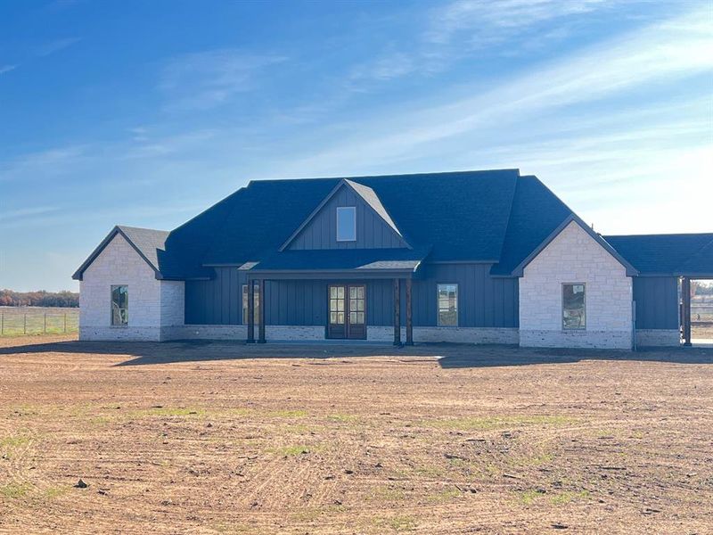 Exterior details and patio area of a home in , Millsap (Image 4).