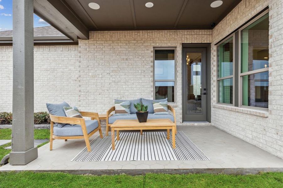 Exterior details and patio area of a home in Mantua Point Gardens, Van Alstyne (Image 2).