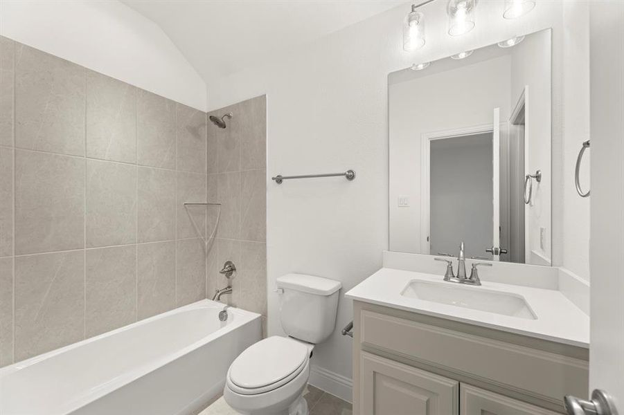 23. 632 Brazos - 2ND Bath