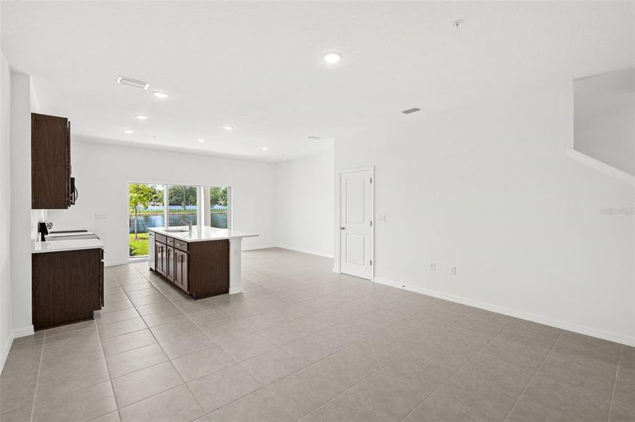 Spacious, unfurnished interior of a new home in Shenandoah Reserve, Orlando (Image 39).