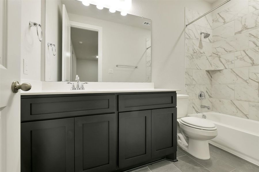 Furnished interior view inside a new home in Evergreen 60', Conroe (Image 5).