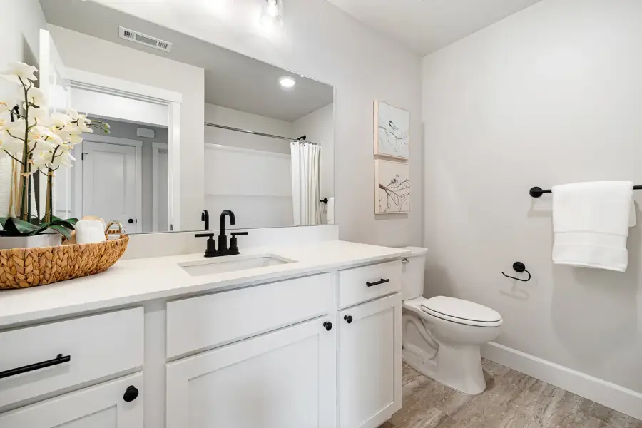 Furnished interior view inside a new home in McClannahan Summit, Umatilla (Image 5).