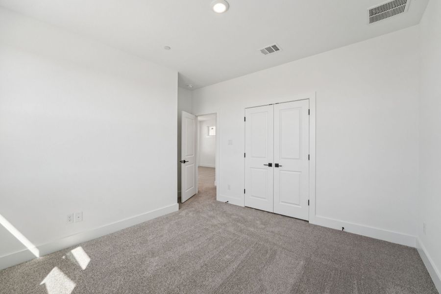 Spacious, unfurnished interior of a new home in Avery Centre, Round Rock (Image 22).