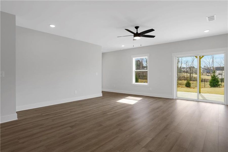 Spacious, unfurnished interior of a new home in Twin Lakes, Hoschton (Image 48). Spacious, unfurnished interior of a new home in Twin Lakes, Hoschton (Image 48).