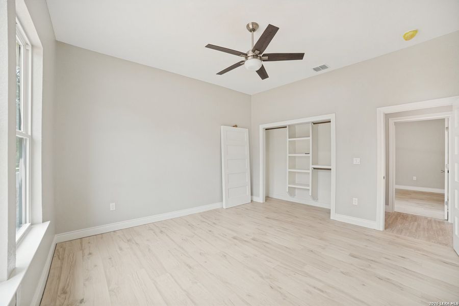 Spacious, unfurnished interior of a new home in , Natalia (Image 22).
