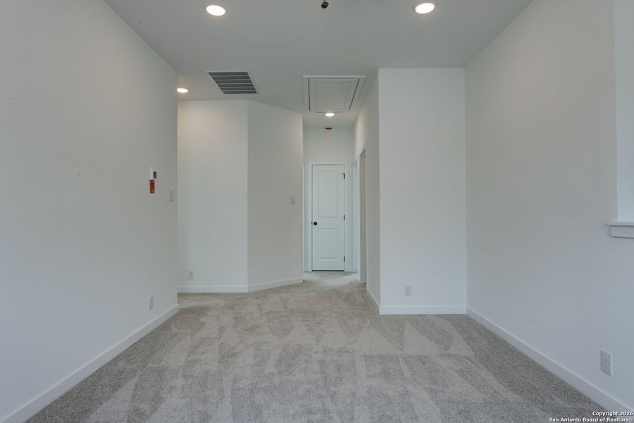 Spacious, unfurnished interior of a new home in Arcadia Ridge, San Antonio (Image 21).