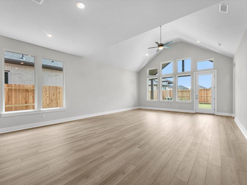 Spacious, unfurnished interior of a new home in Tompkins Reserve, Katy (Image 11).