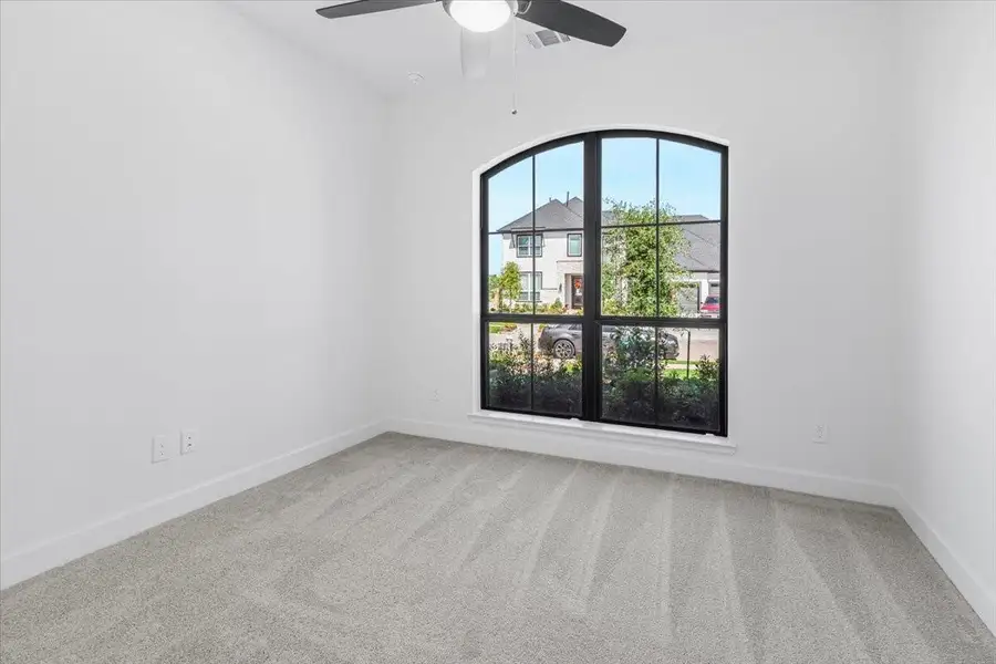 Spacious, unfurnished interior of a new home in , Missouri City (Image 35).