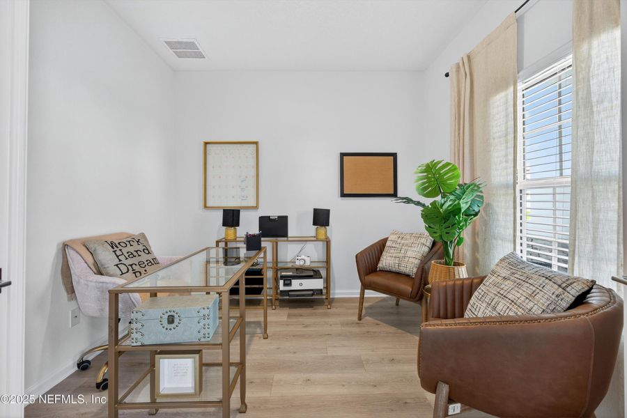 Furnished interior view inside a new home in , Middleburg (Image 7).